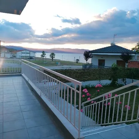 Sunny Retreat - Seaside Romantic Escape Apartmán