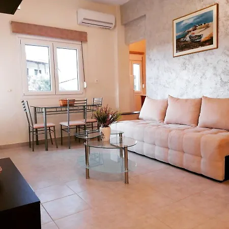 Sunny Retreat - Seaside Romantic Escape *